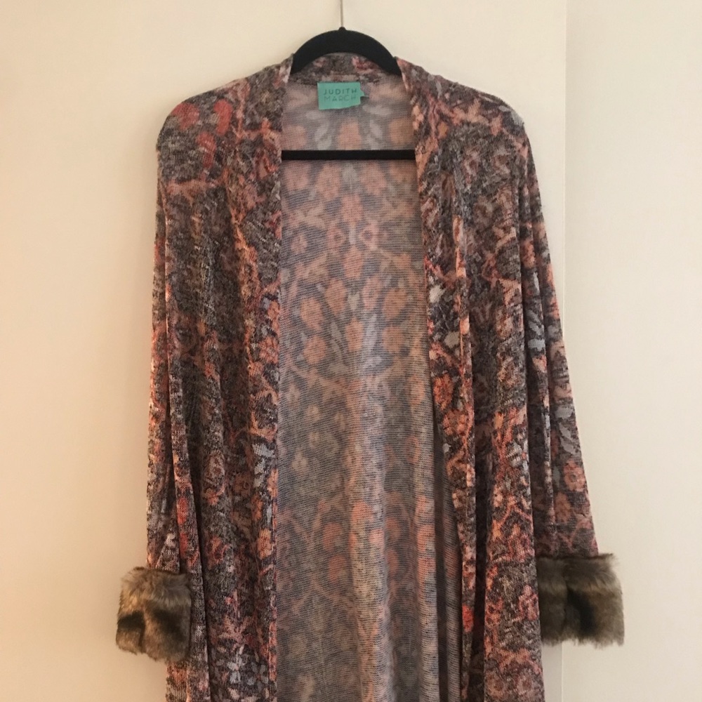 Sweater with faux fur cuffs